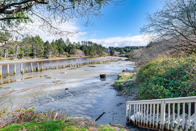 Photo - 4876 Railroad Ave Unit ID1386209P