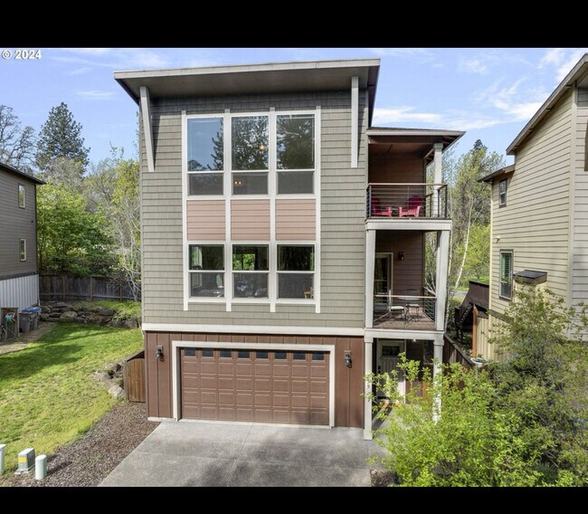 Photo - 239 Mt. Rainier Loop