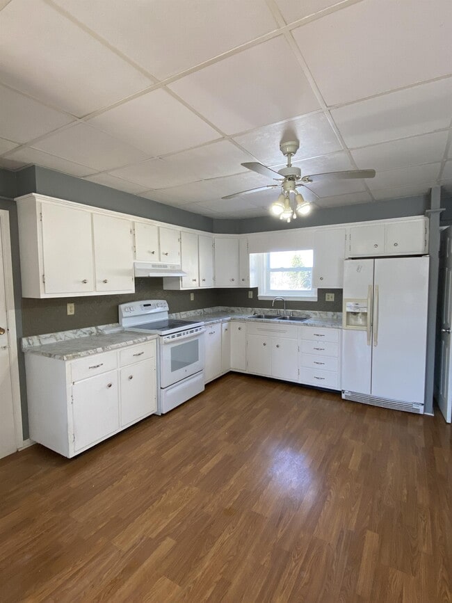 Building Photo - 1804 Chem. Saint-Ignace Station Unit 2