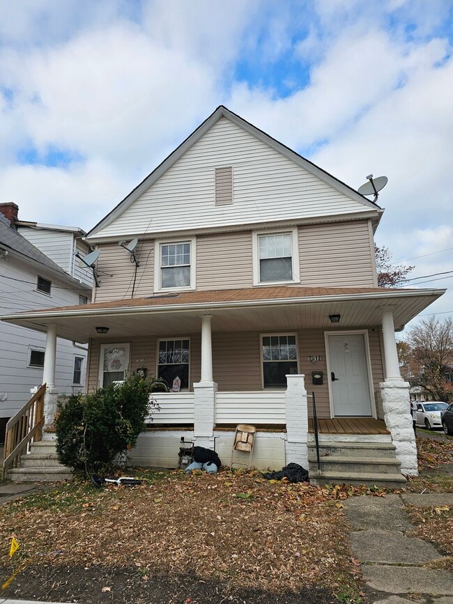 Building Photo - Wakefield7010-7014 Unit 7012 Wakefield