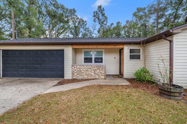 Photo - 5831 Split Oak Ln