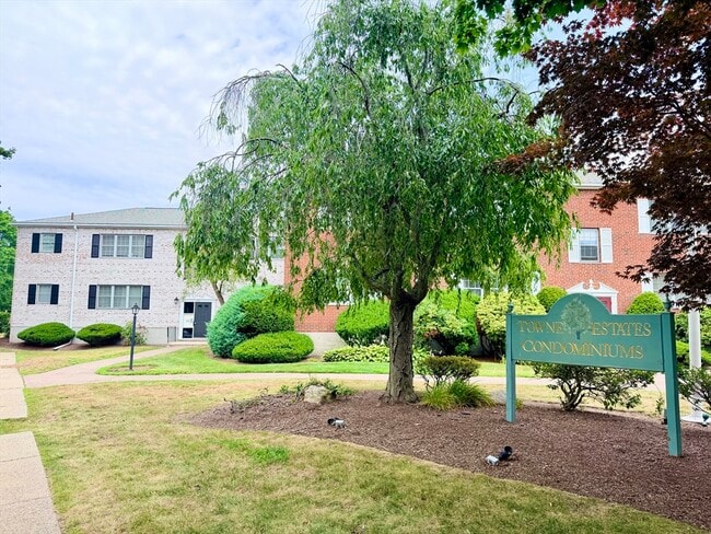 Building Photo - 185 Lake Shore Rd Unit 1