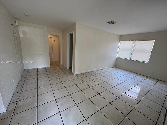 Photo - 717 NW 5th Ave Unidad 2