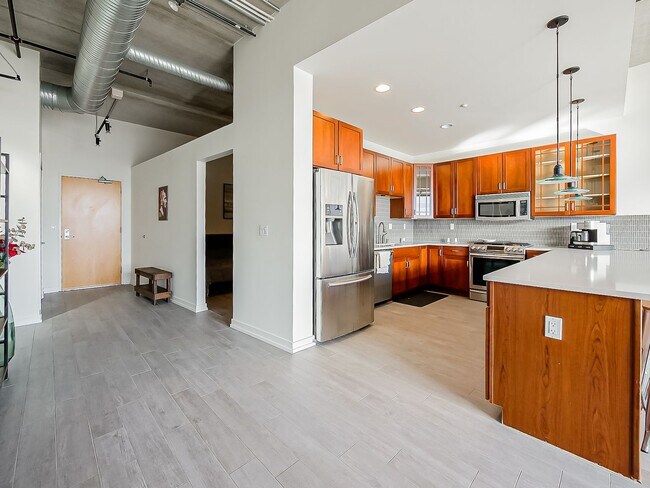 Photo - AVAILABLE NOW! Modern and Upscale 2-Bed Condo in Downtown Royal Oak