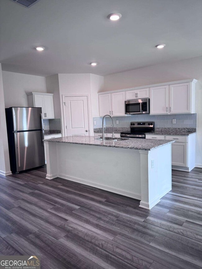 Photo - 145 Hargrave Ave