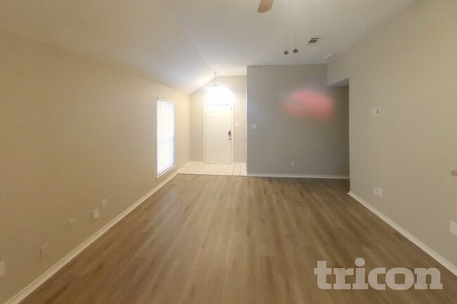 Photo - 1415 Develon Dr