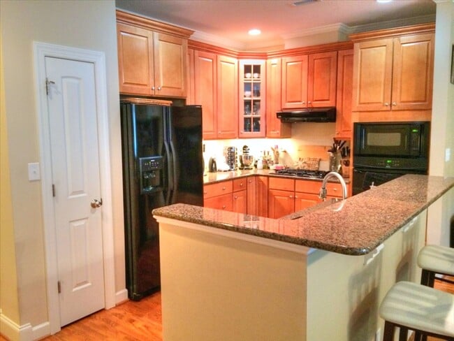 Photo - Beautiful 3 Bedroom / 2.5 Bathroom Townhome - Available End of June!