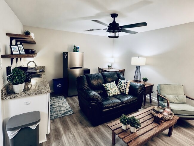 Photo - 3210 Glasco Dr Unidad Quiet, Comfy, & Charming