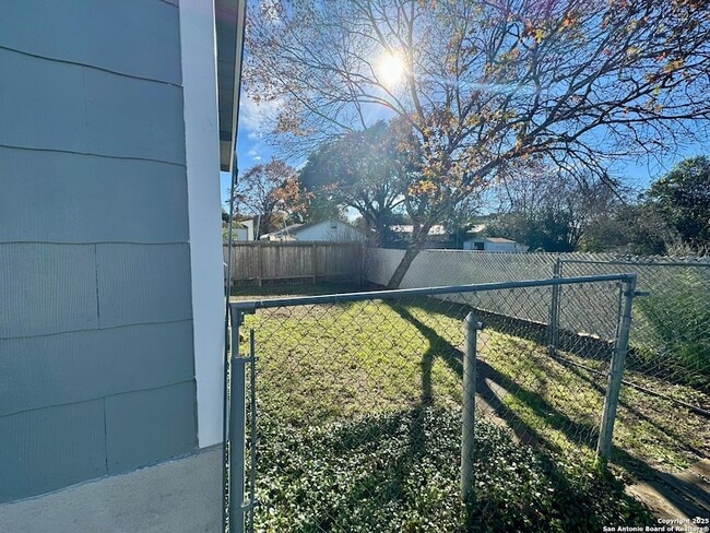 Photo - 207 E Terra Alta Dr