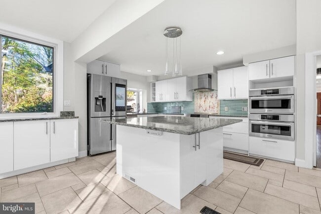 Photo - 9416 Holbrook Ln