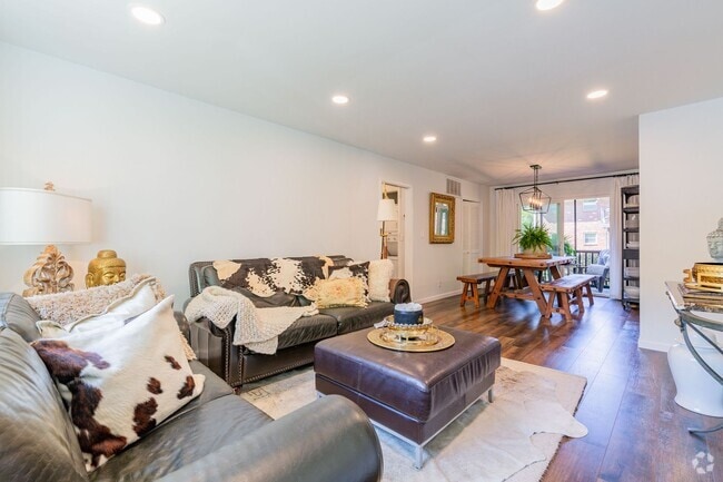 Building Photo - Fully Furnished 2 Bed/1 Bath Condo in High... Unit 7A