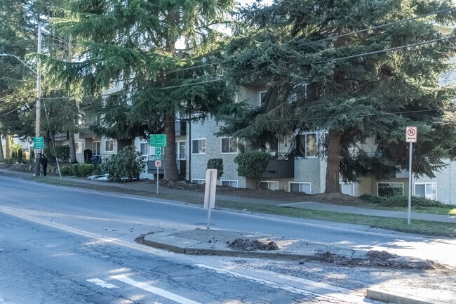 Photo - Spacious unit nestled across from Bitterla...