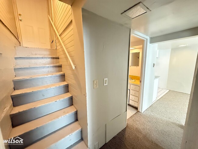 1403 W Lincoln Ave Unit B