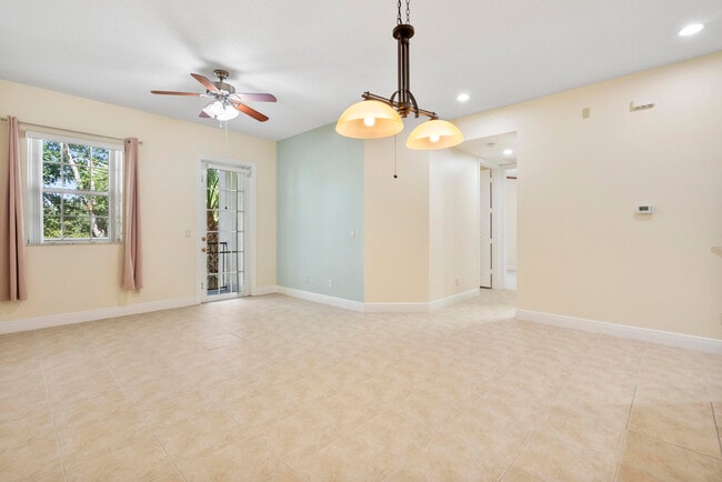 Photo - 10560 SW Stephanie Way Unit 1-204