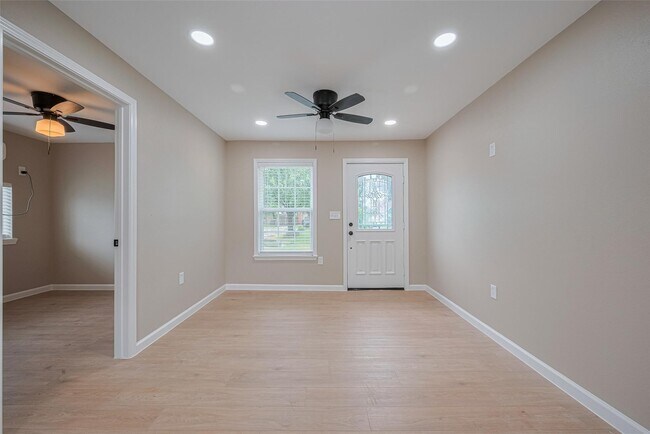 Photo - 2516 Craigmont St