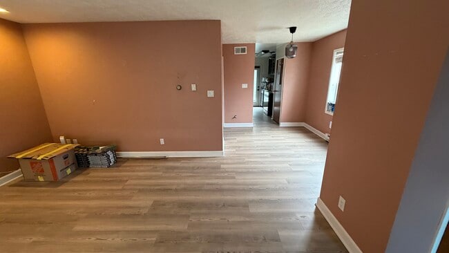 Living and dining rooms - 701 Ferndale Ct Unit 701 Ferndale Court