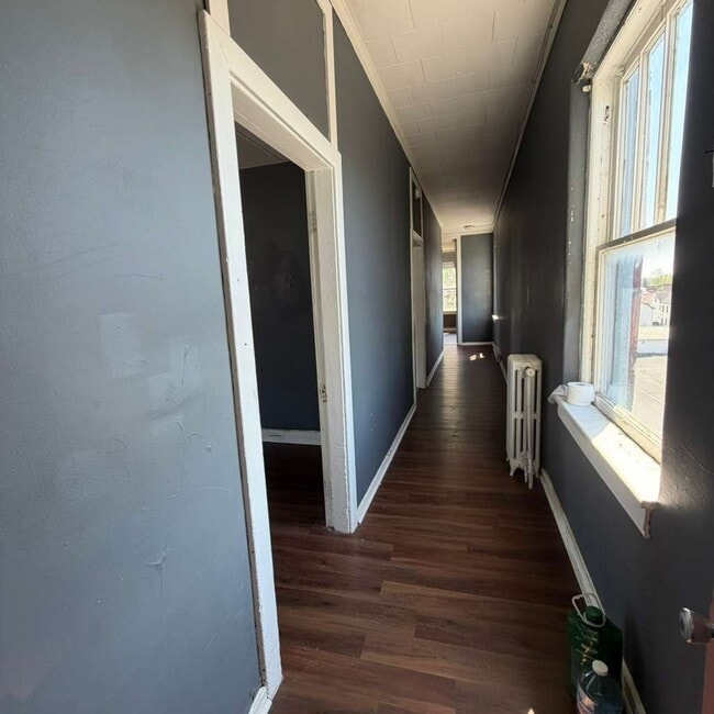 Photo - 311 W King St