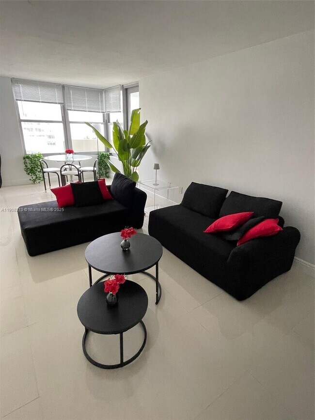 Photo - 2899 Collins Ave Unidad 1127