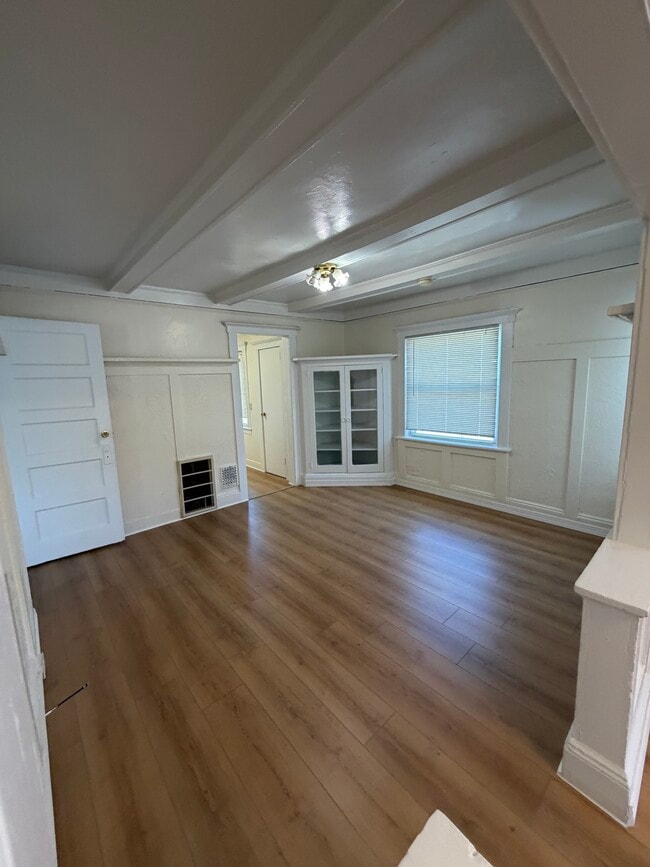 Photo - 304 Queen Anne Rd