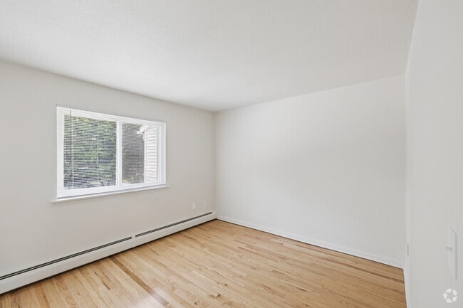 2BR, 1.5BA - 1100SF - Bedroom