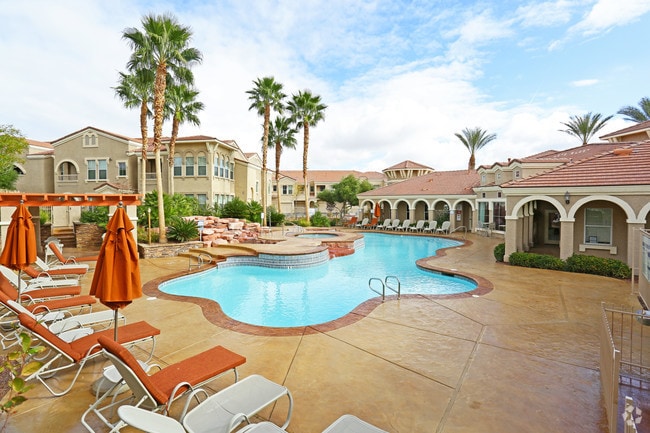 Pool & Jacuzzi - 10550 W Alexander Rd Unit 2081
