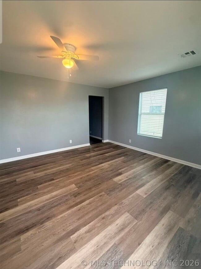 Photo - 5318 W 12th St