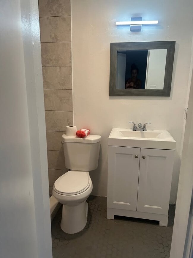 Photo - 210 W 53rd Ter