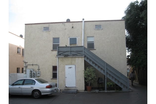 Photo - 546 W 15th St