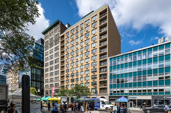 Photo - Carlyle Court Apartments