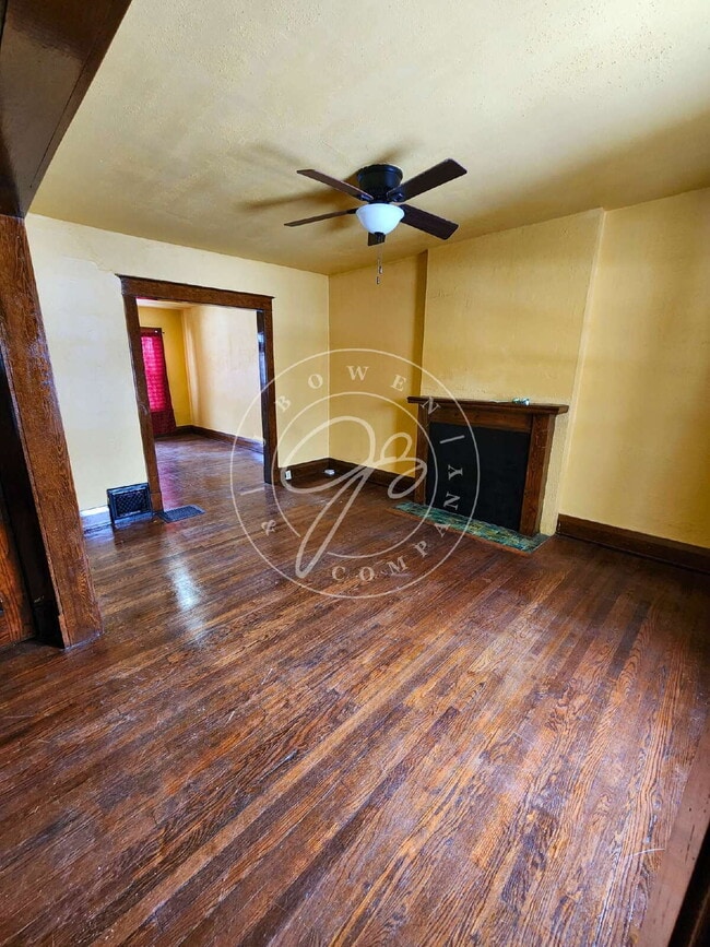 Photo - 2 bed 2 story townhouse! Individual basement! Front and back entrances with porch!