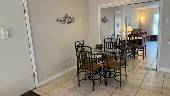 Photo - 1700 SW 16th Ct Unidad P08
