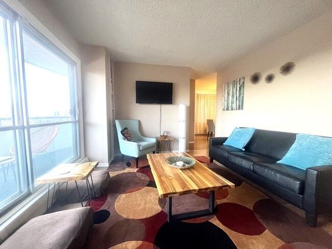 Building Photo - 9725-9106 106 St