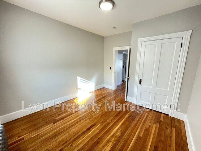 Photo - 315 Bullocks Point Ave Unit 2