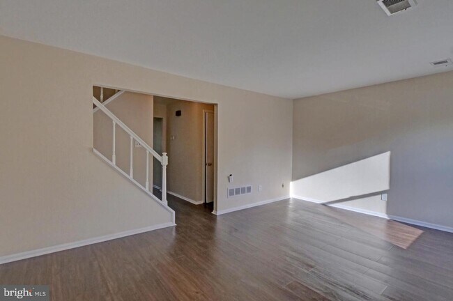 Photo - 90 Village Dr