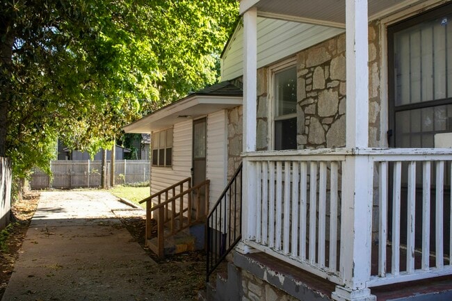 Photo - 2420 NE 25th St