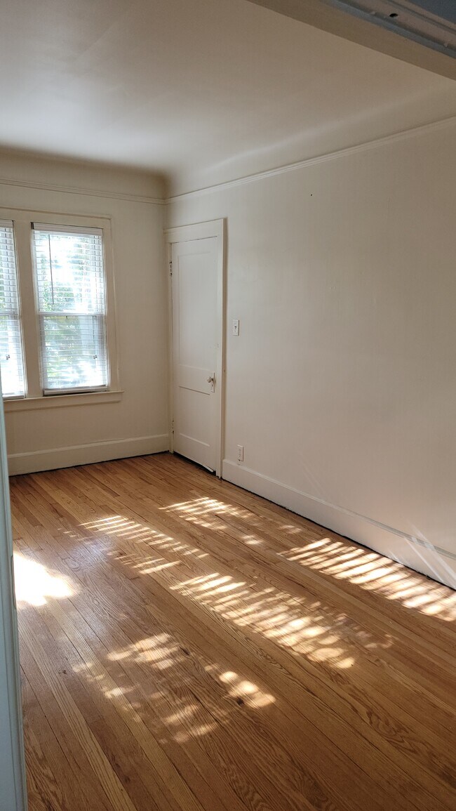 860 Beaconsfield Ave Unit APT 1N House Rental in Grosse Pointe Park, MI