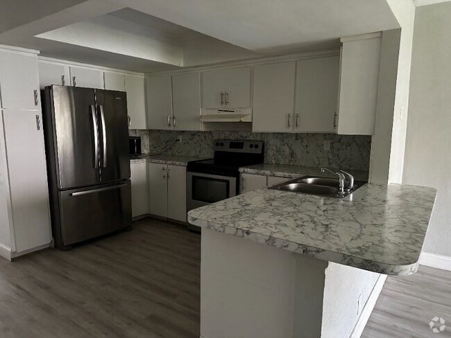 Building Photo - 7902 NW 70th Ct Rental