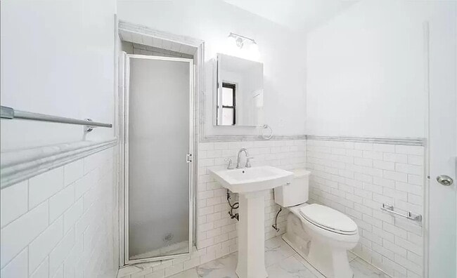234 E 23rd St Unidad 2A