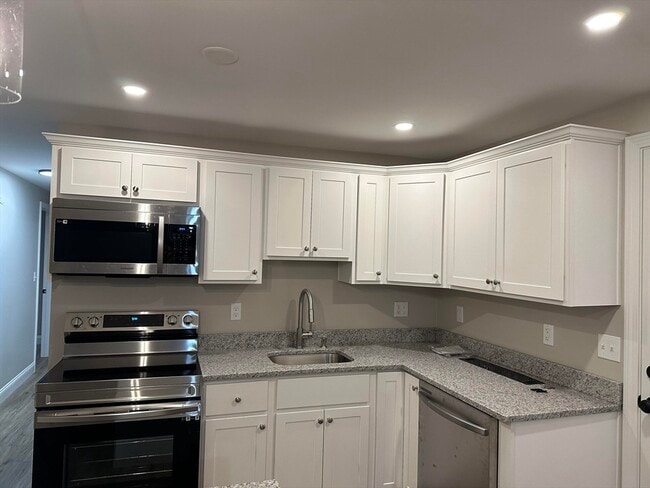 Building Photo - 2143 Elm St Rental