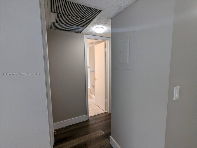Photo - 10224 Twin Lakes Dr