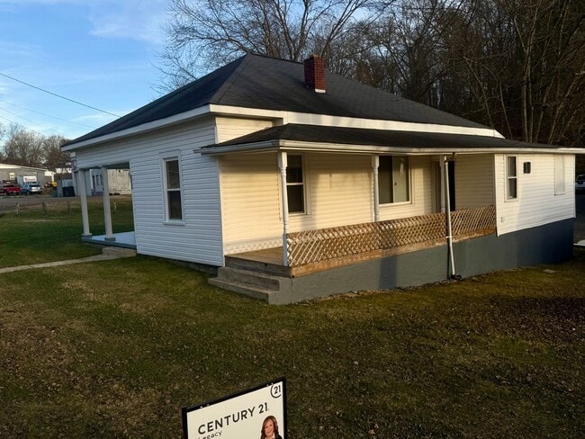 Photo - Classic 3/2 Farmhouse Charm with Modern Comfort & Room to Breathe