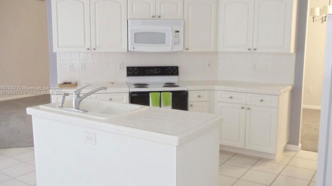 Photo - 575 SE 29th Dr