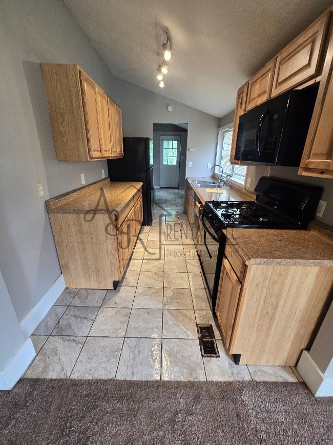 Photo - 408 W 4th St