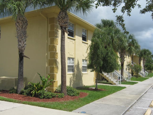 Landings at Cross Bayou - Landings at Cross Bayou Apartments