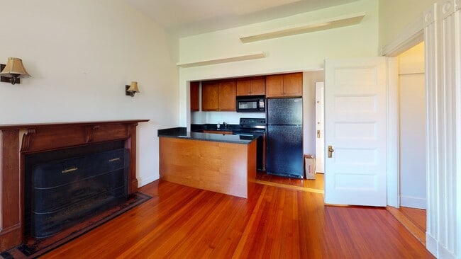 Building Photo - 591 Beacon St Unit 7