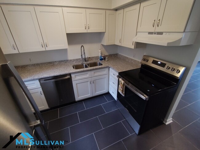 Photo - 220 Elizabeth St Unit B6