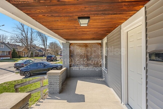 Photo - 1635 Cleveland Ave SW