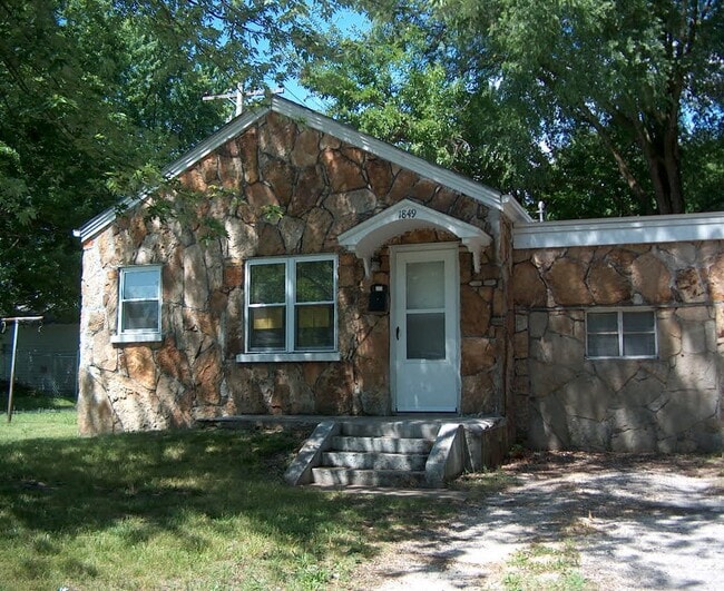 Building Photo - 1849 N Johnston Ave