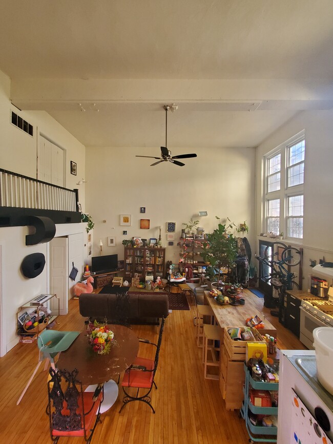 Building Photo - 4112 Spruce St Unit 4