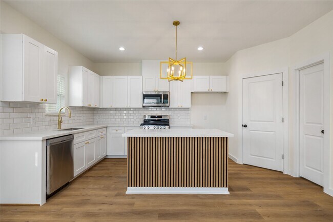 Photo - 6417 Eastland St